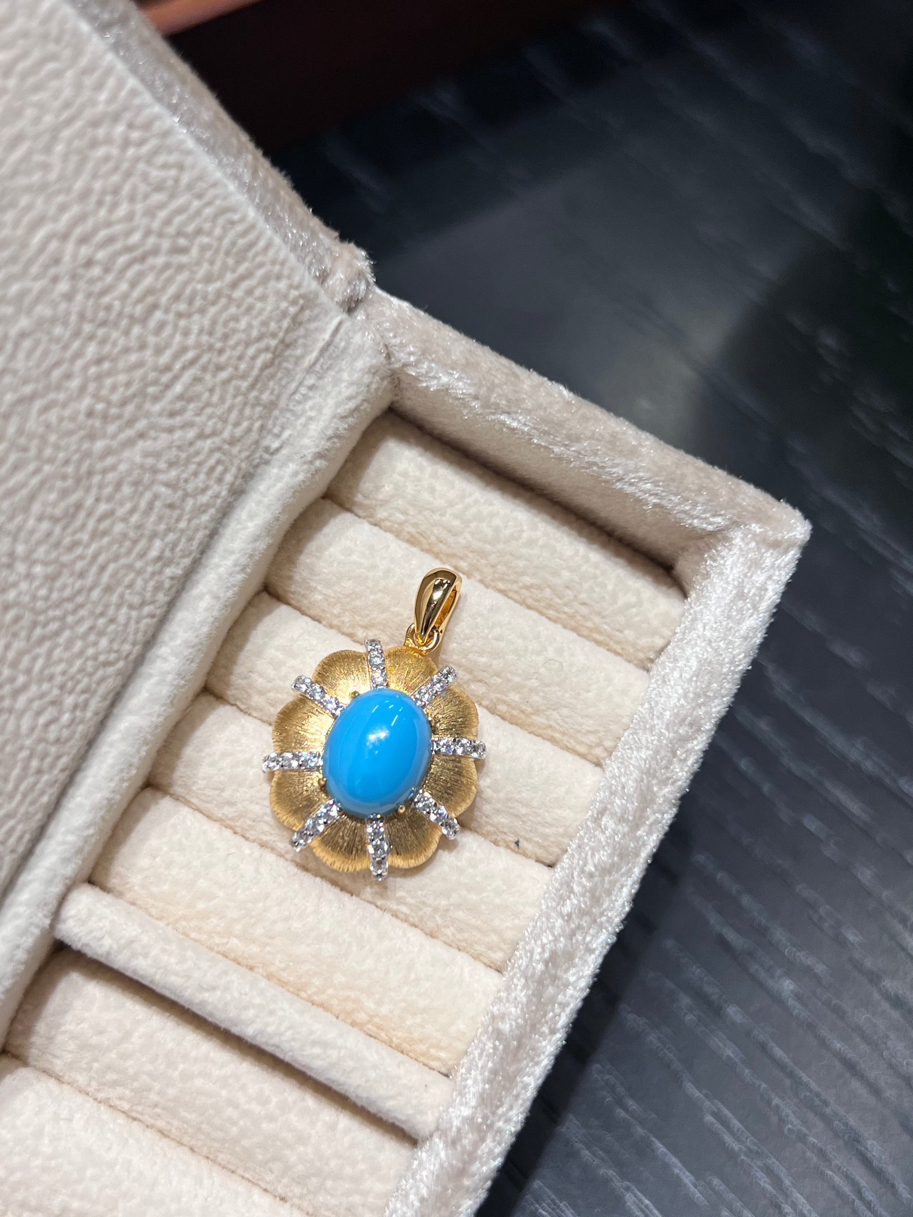 Turquoise Pendant with a Vintage Design and Built-in Soft Light Filter