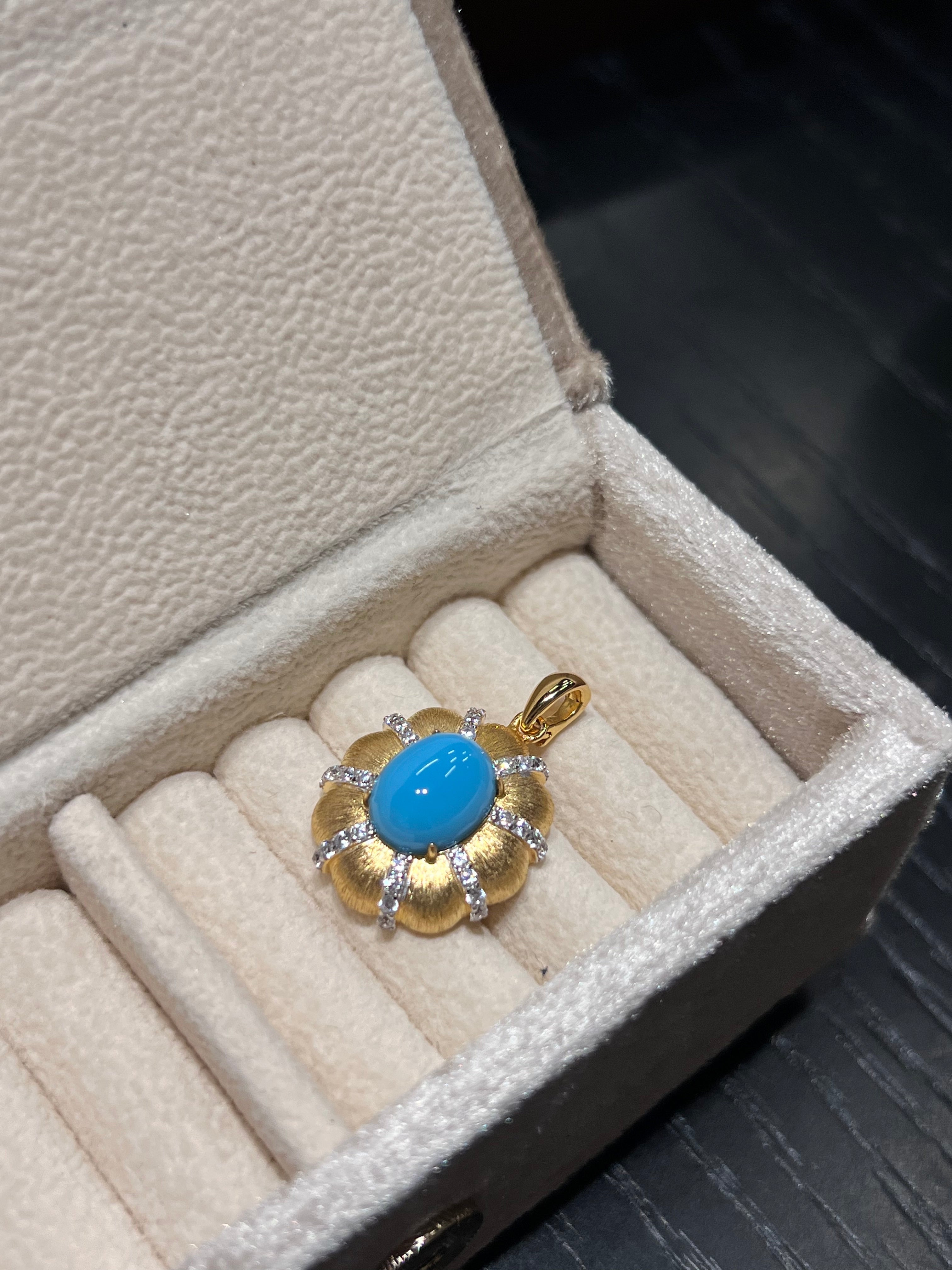 Turquoise Pendant with a Vintage Design and Built-in Soft Light Filter