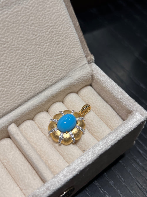 Turquoise Pendant with a Vintage Design and Built-in Soft Light Filter