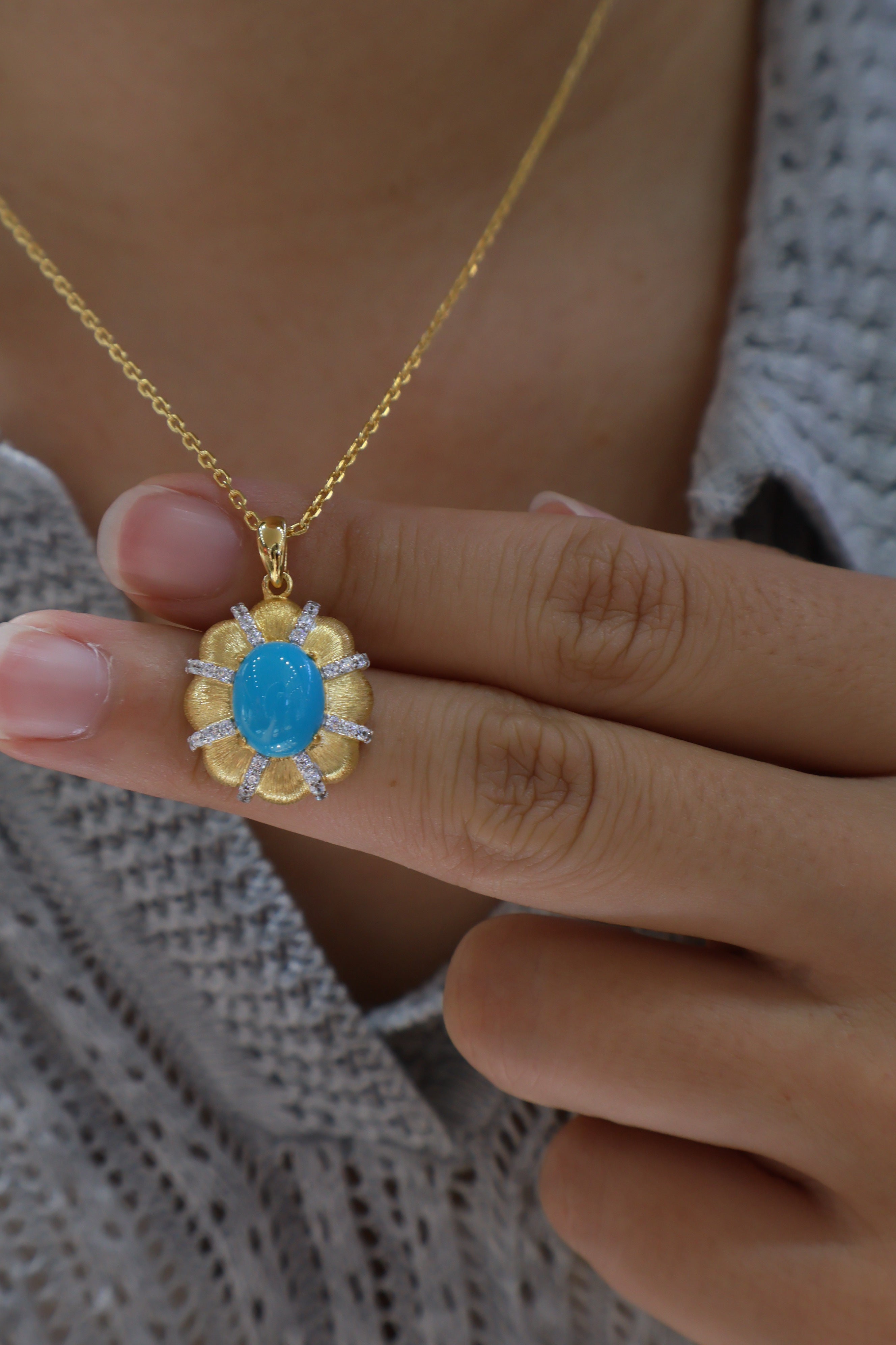 Turquoise Pendant with a Vintage Design and Built-in Soft Light Filter