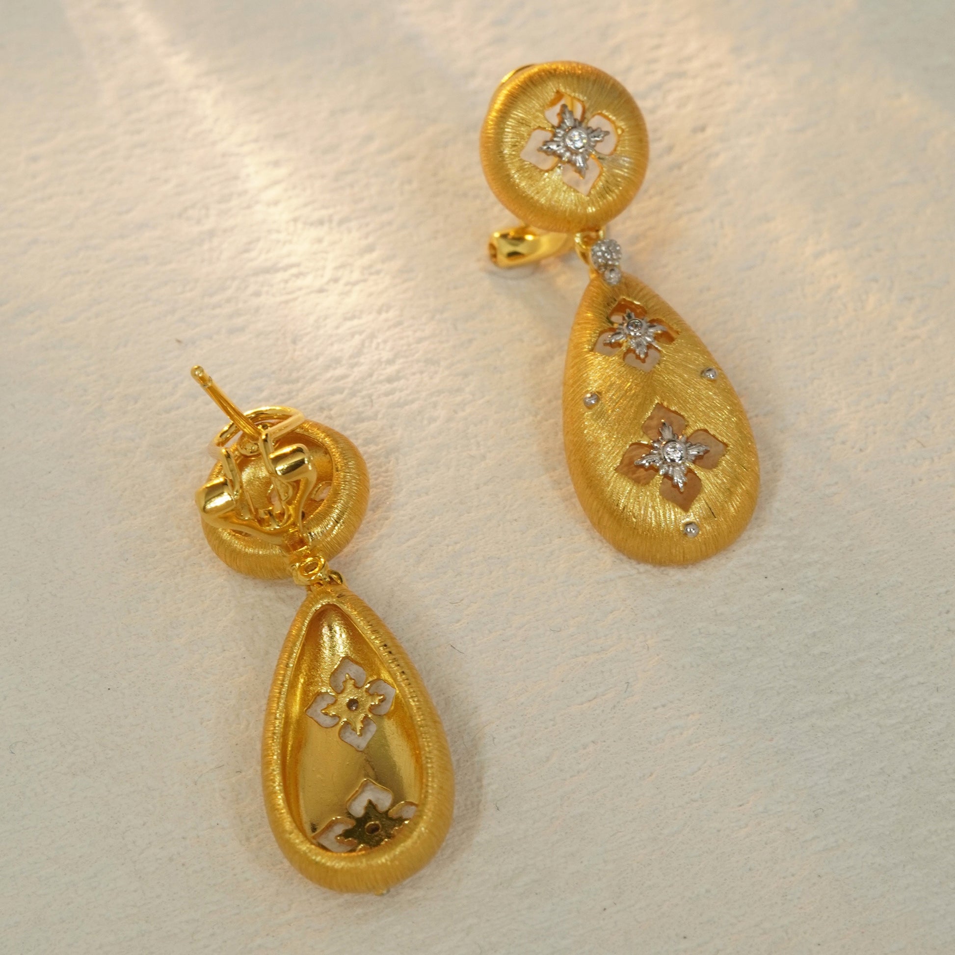 925 sterling silver gold plated teardrop earrings with floral cut out design
